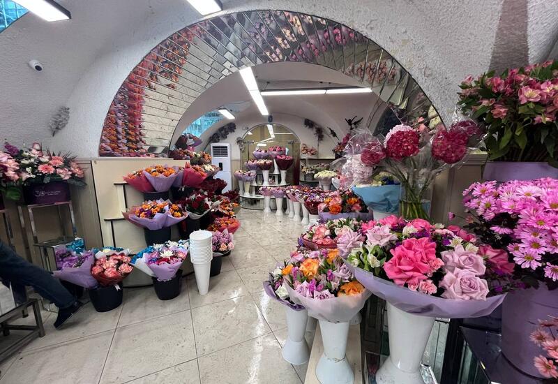8 Mart ərəfəsində güllərə tələbat artdı
