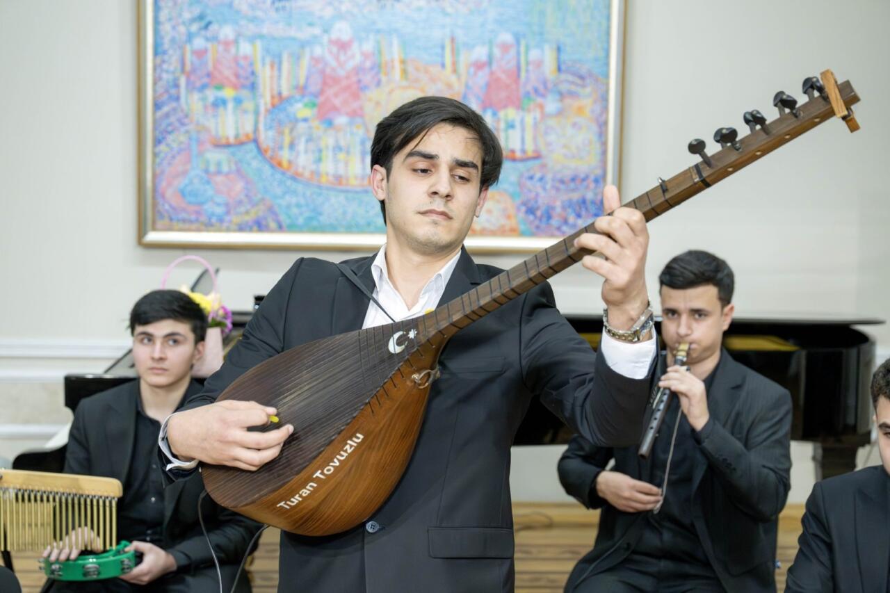 В Баку прошел вечер ансабля "Zəfər Yurdu"