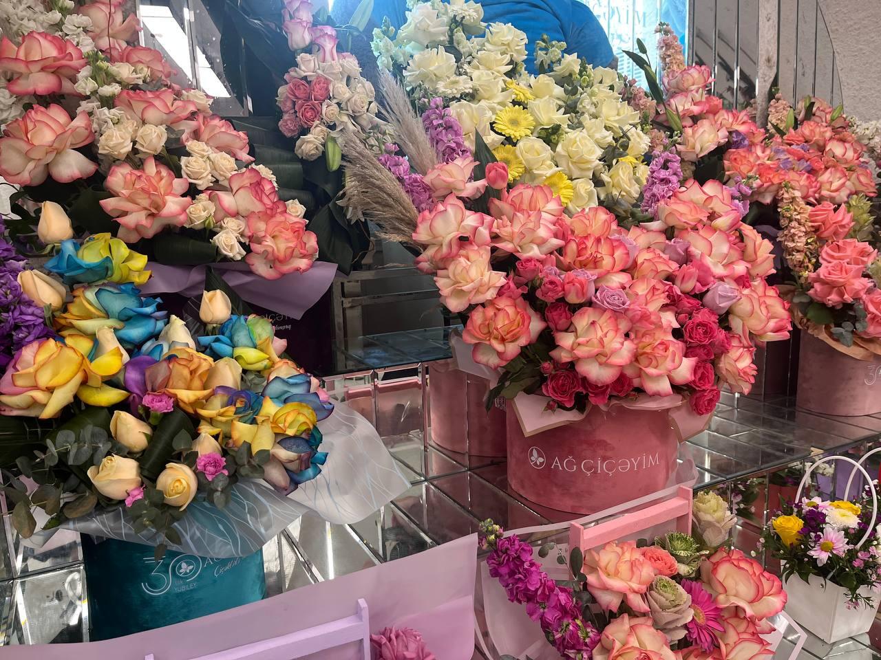 8 Mart ərəfəsində güllərə tələbat artdı