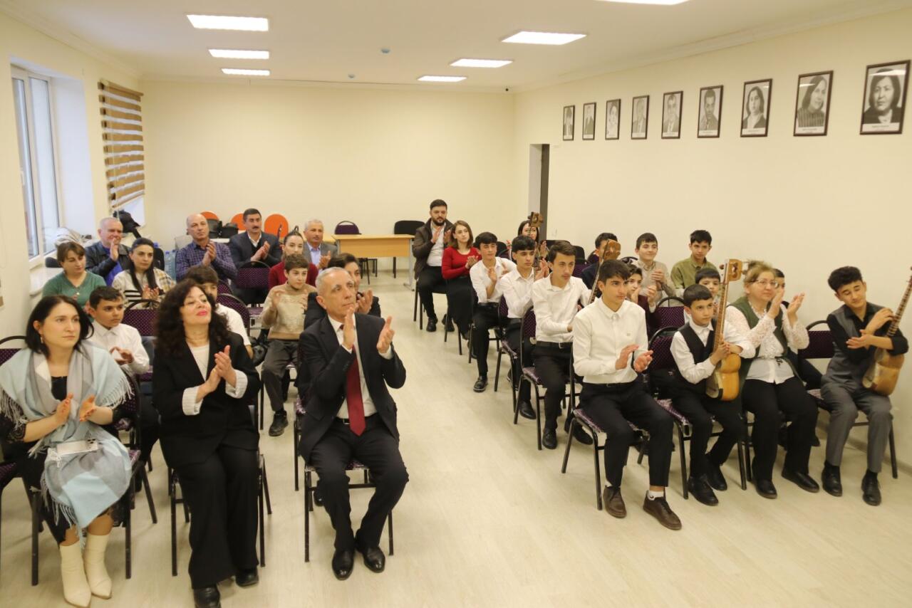 В Габале прошли мастер-классы по исполнению на фортепиано и таре