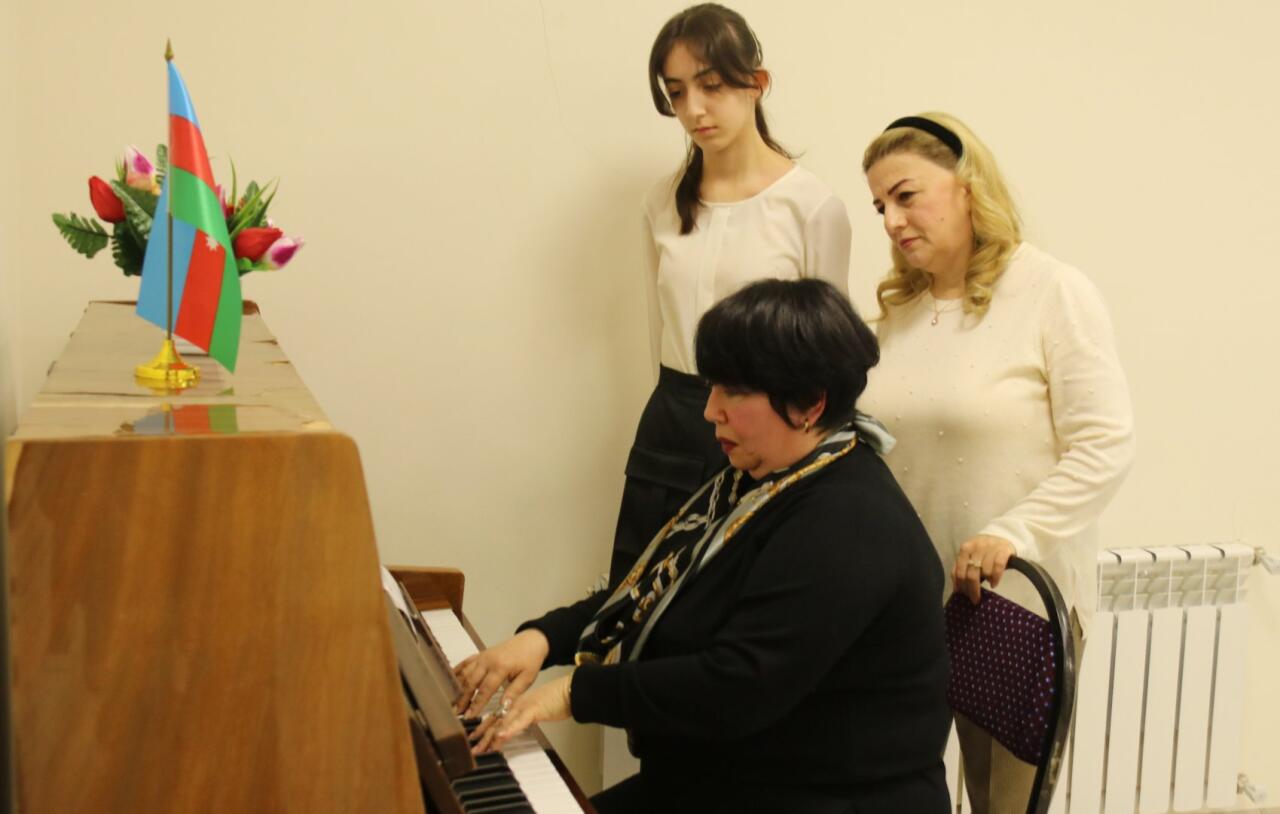 В Габале прошли мастер-классы по исполнению на фортепиано и таре