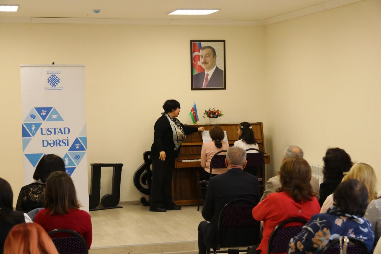 В Габале прошли мастер-классы по исполнению на фортепиано и таре