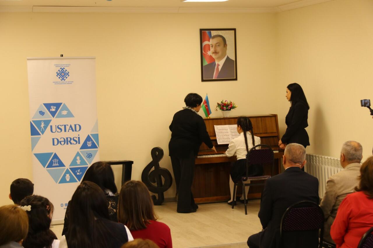 В Габале прошли мастер-классы по исполнению на фортепиано и таре