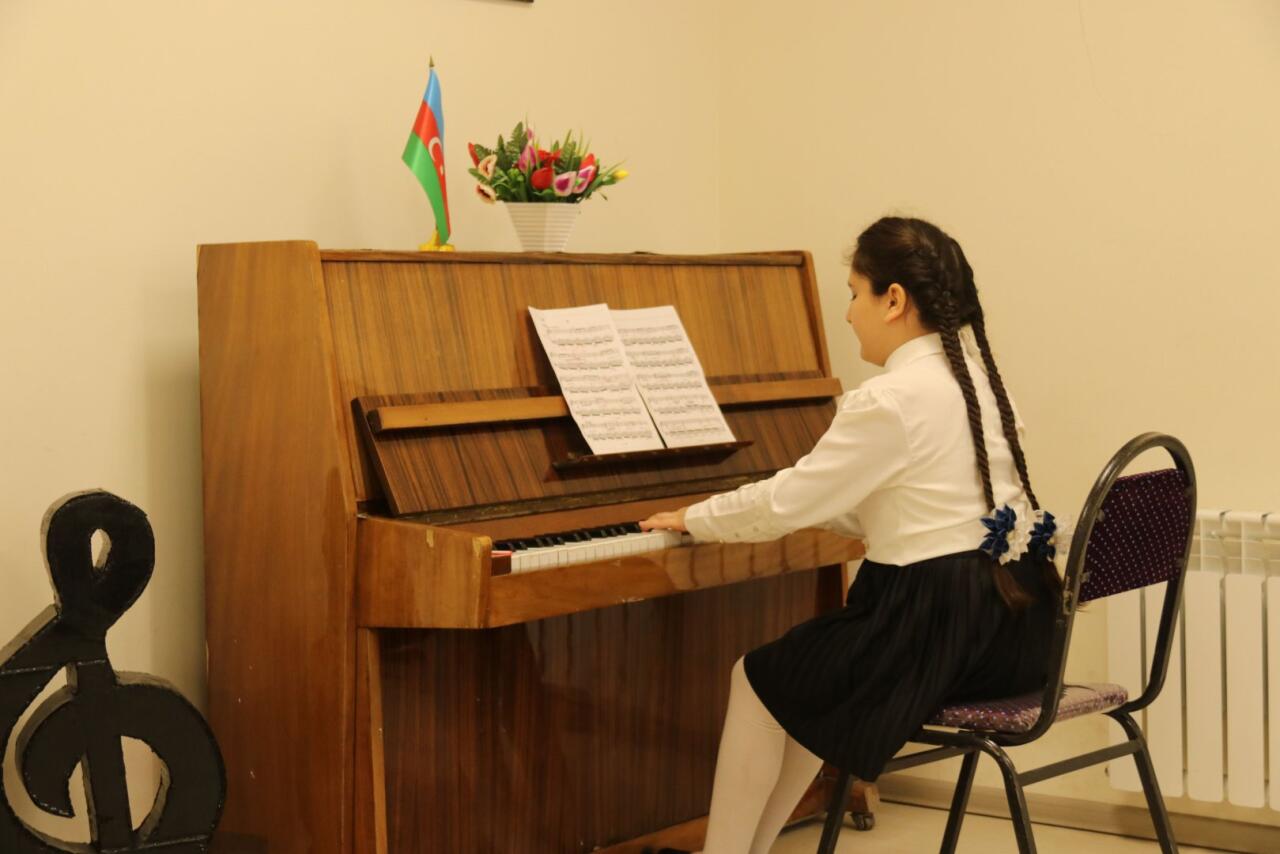 В Габале прошли мастер-классы по исполнению на фортепиано и таре