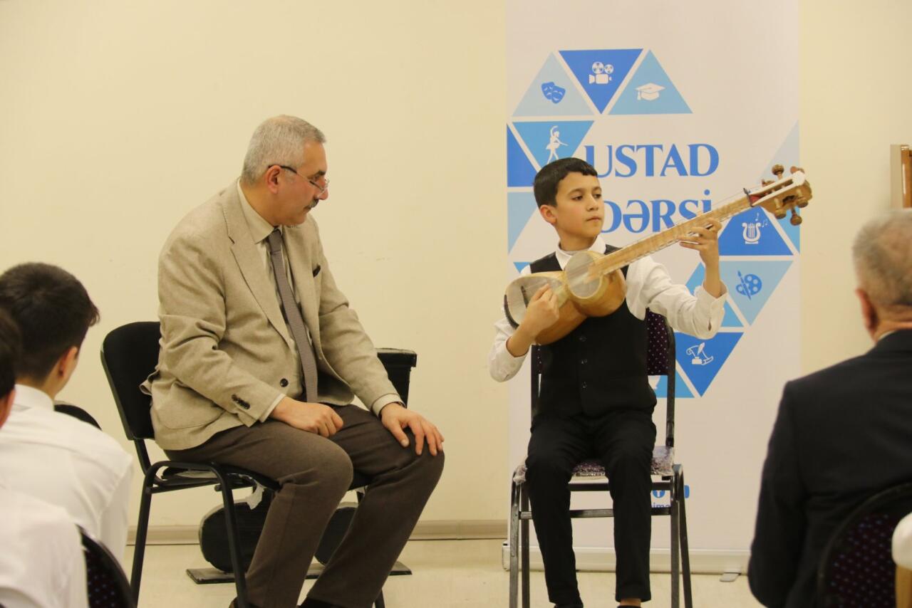 В Габале прошли мастер-классы по исполнению на фортепиано и таре