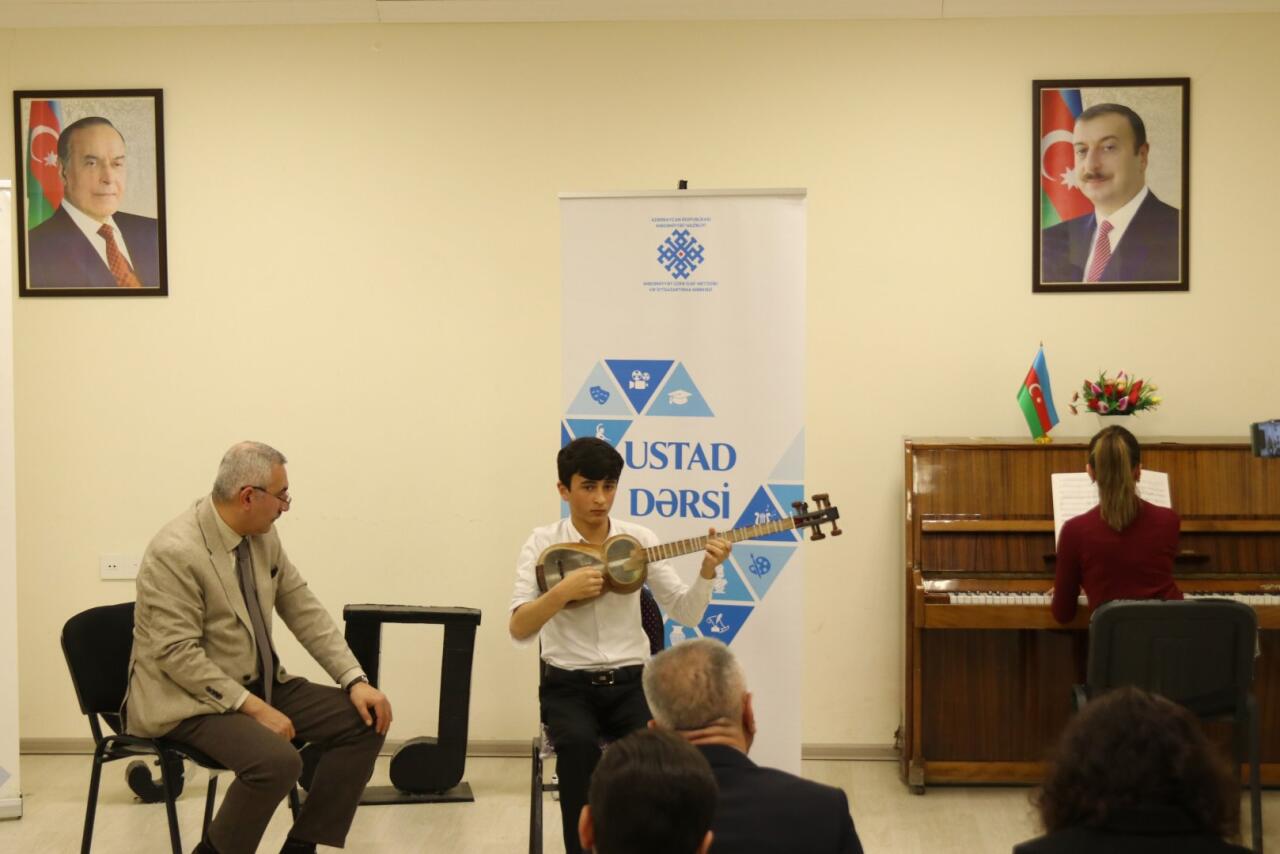 В Габале прошли мастер-классы по исполнению на фортепиано и таре