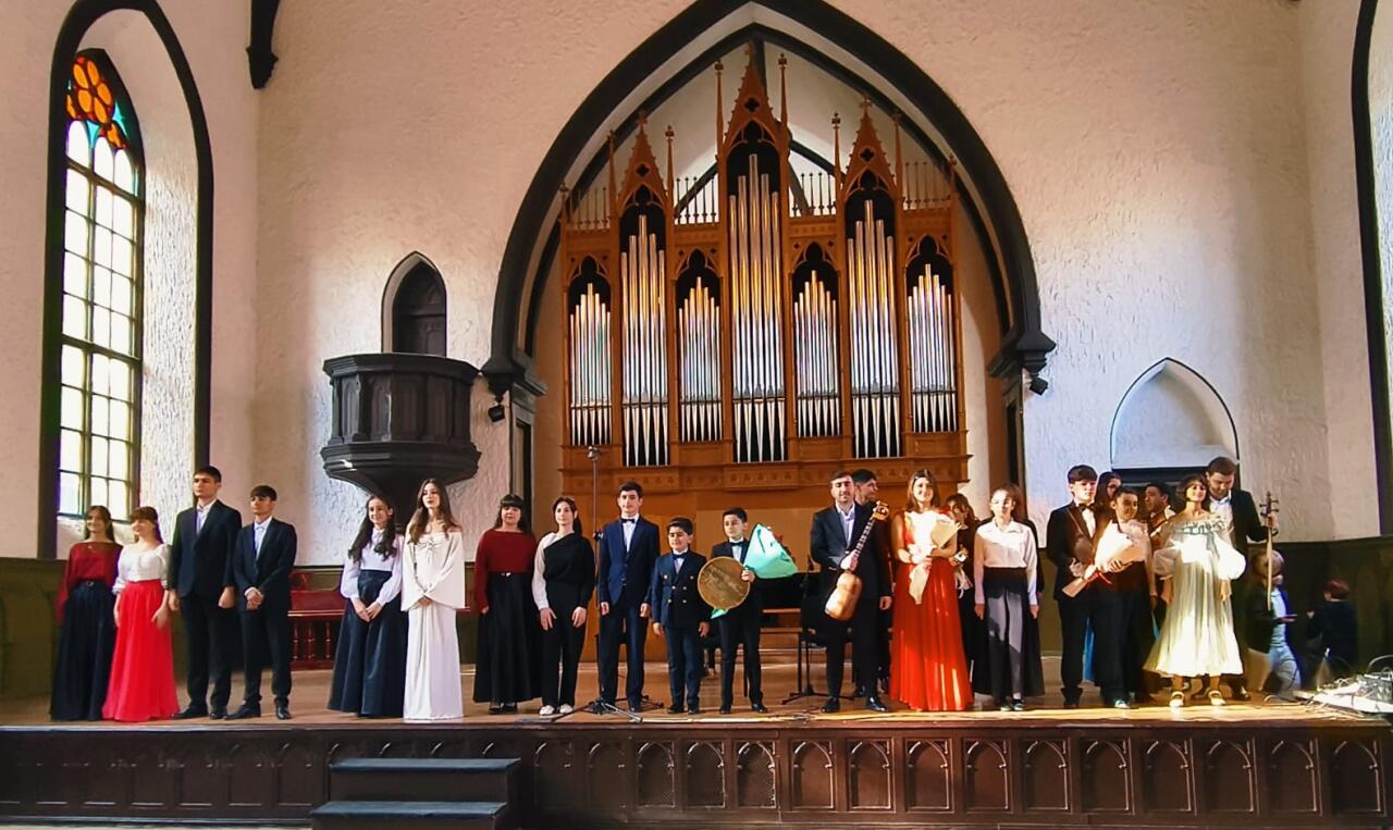 Абонементные концерты в Баку объединили классическую музыку и мугам