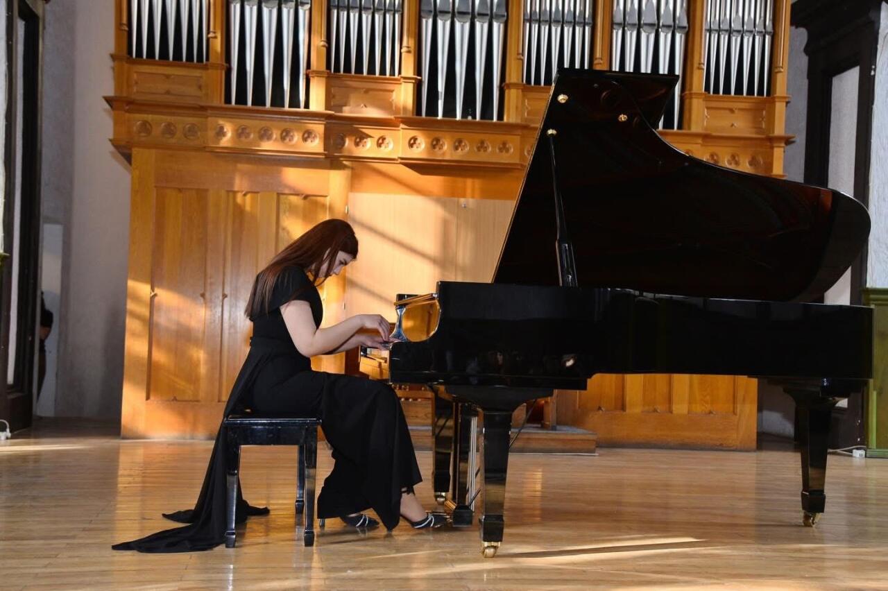 Абонементные концерты в Баку объединили классическую музыку и мугам