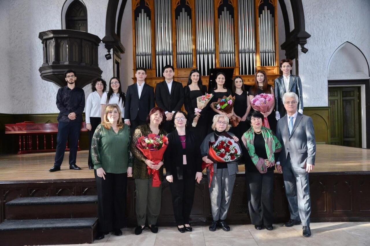 Абонементные концерты в Баку объединили классическую музыку и мугам