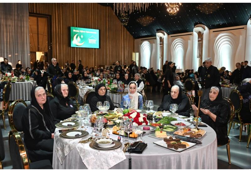 Лейла Алиева приняла участие в ифтаре вместе с семьями шехидов