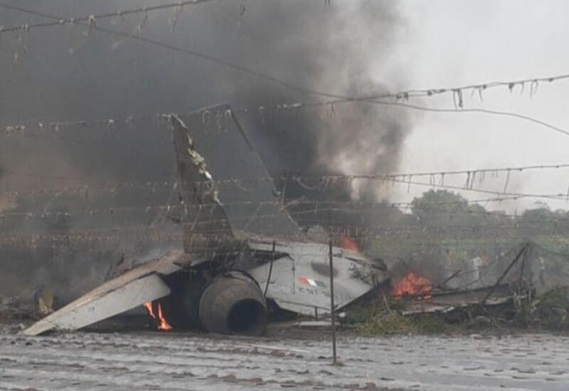 В Индии потерпел крушение истребитель,