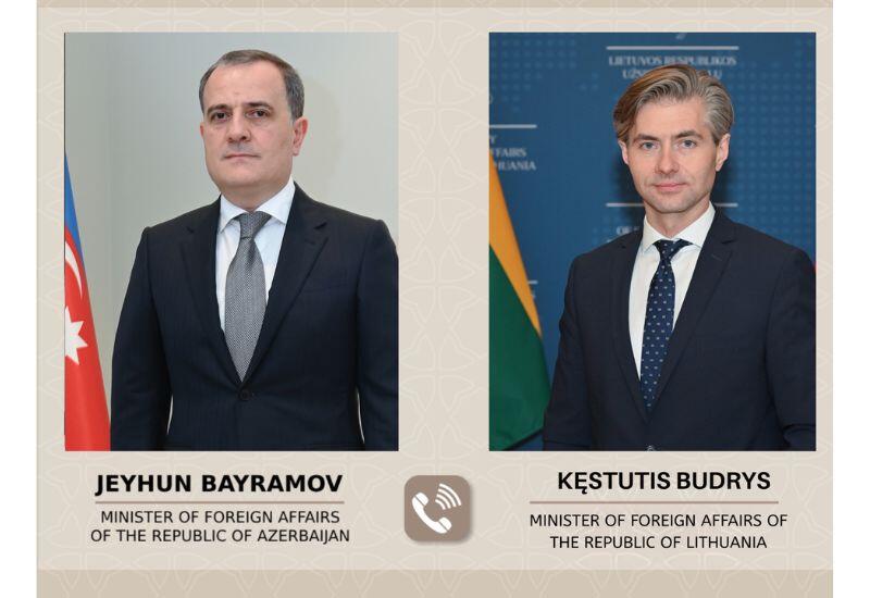 Джейхун Байрамов проинформировал литовского коллегу об иранской атаке