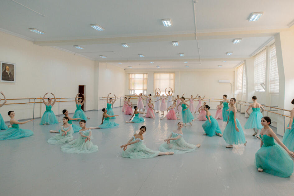 Вице-президент Фонда Гейдара Алиева Лейла Алиева посетила Бакинскую хореографическую академию