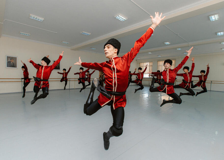 Вице-президент Фонда Гейдара Алиева Лейла Алиева посетила Бакинскую хореографическую академию