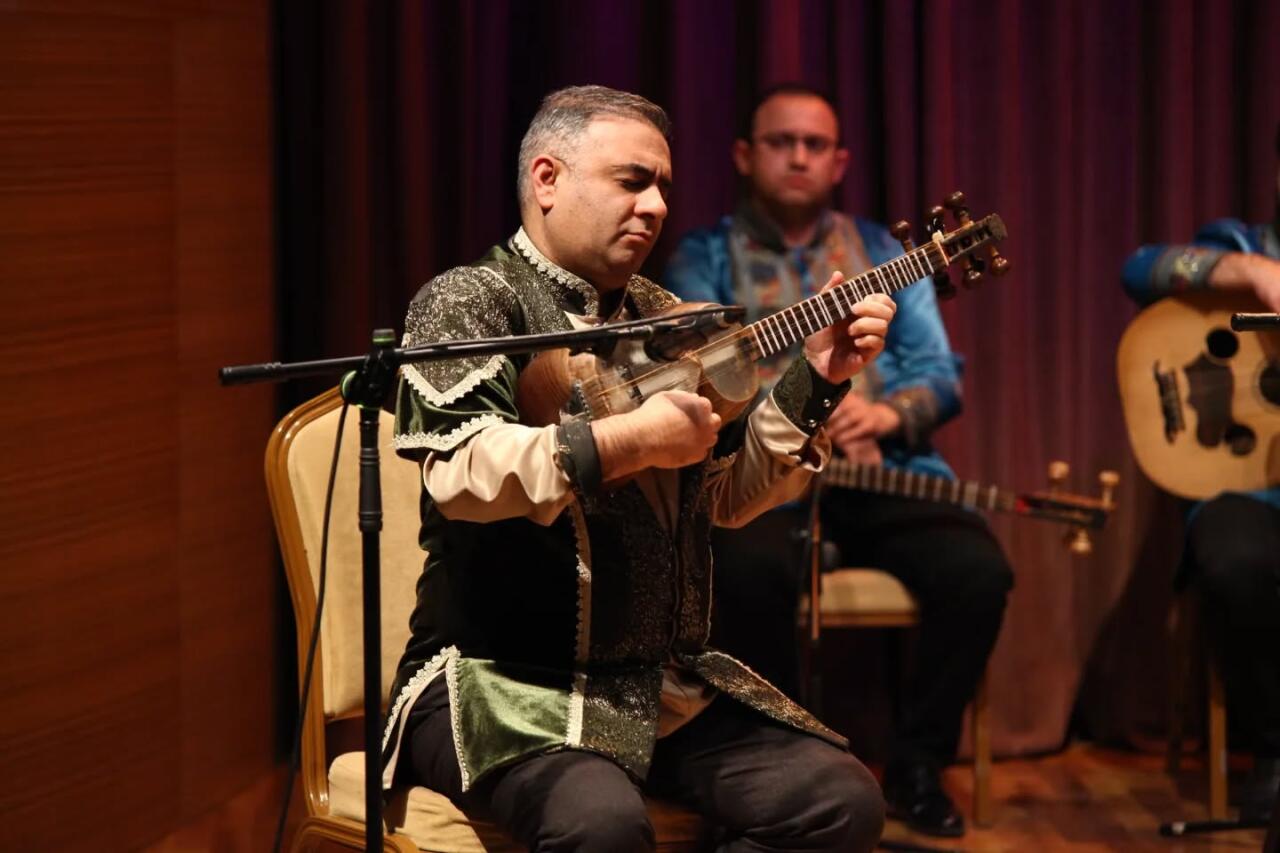 Печаль и красота каждой ноты Шуштер и Хумаюн: вечер мугама в Баку