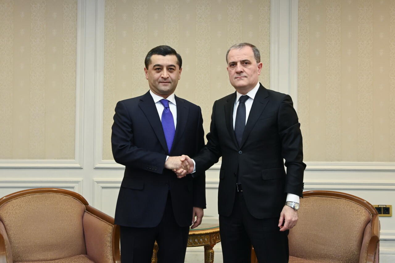 Главы МИД Азербайджана и Узбекистана обсудили напряженность на Ближнем Востоке