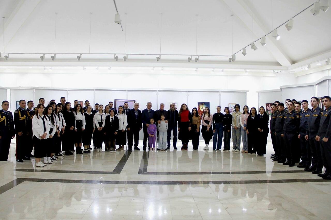 В Нахчыване открылась выставка "Женщины и цветы", посвященная 8 марта