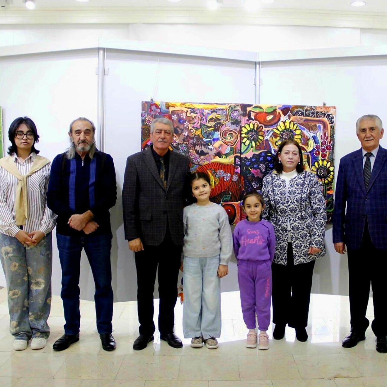 В Нахчыване открылась выставка "Женщины и цветы", посвященная 8 марта