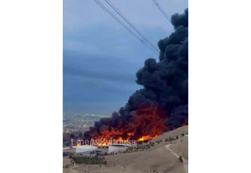 В Тегеране продолжает гореть нефтяной объект