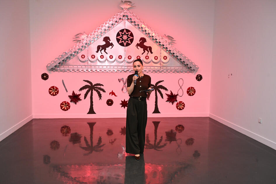 Leyla Əliyeva "Mənzərəyə açılan ev" mövzusunda qrup sərgisində iştirak edib