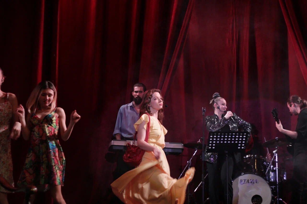 От Голливуда к Каспию - в Баку состоялась премьера мюзикла "Ла-Ла Ленд"