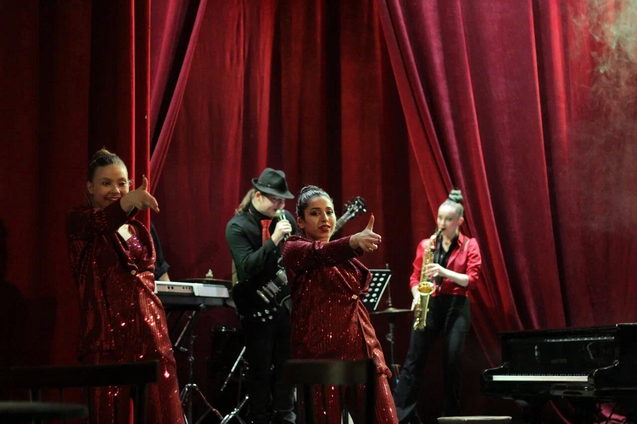 От Голливуда к Каспию - в Баку состоялась премьера мюзикла "Ла-Ла Ленд"