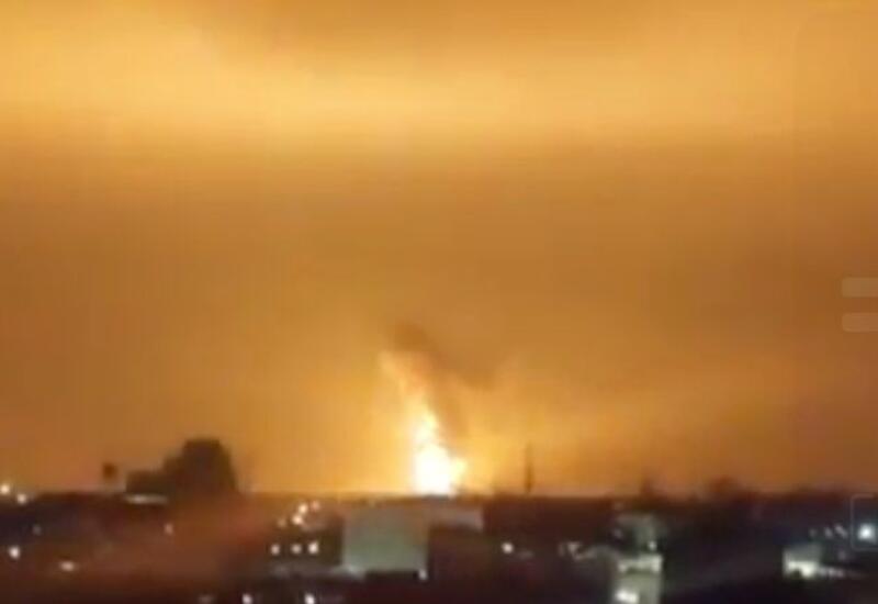 Удары по иранскому Караджу озарили ночное небо вспышками