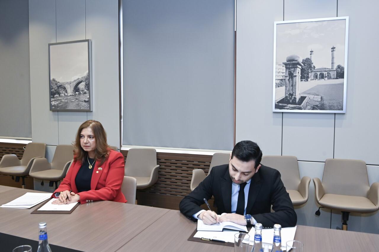 Джейхун Байрамов провел обсуждения с новым послом Колумбии