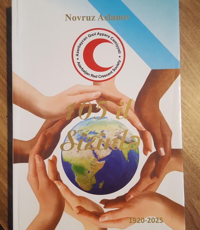 Azərbaycan Qızıl Aypara Cəmiyyətinin əməkdaşları Fəxri xiyabanı ziyarət ediblər