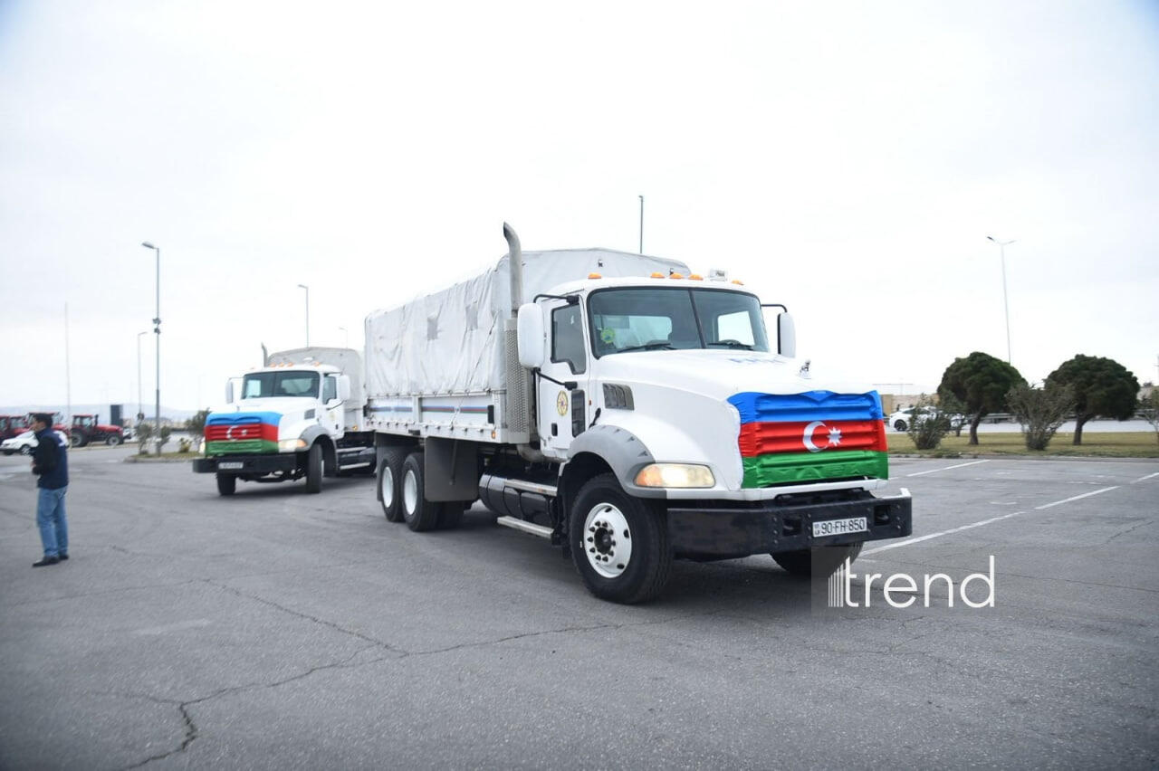 Azərbaycandan İrana göndərilən humanitar yardımı daşıyan yük maşınları sərhəddən keçib