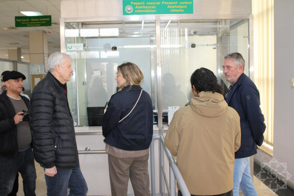 Посол Нидерландов и сотрудники посольства в Иране эвакуированы в Азербайджан