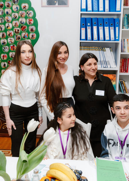 Leyla Əliyeva, Arzu Əliyeva və Alena Əliyeva “Yaşama Dəstək” Mərkəzində olublar