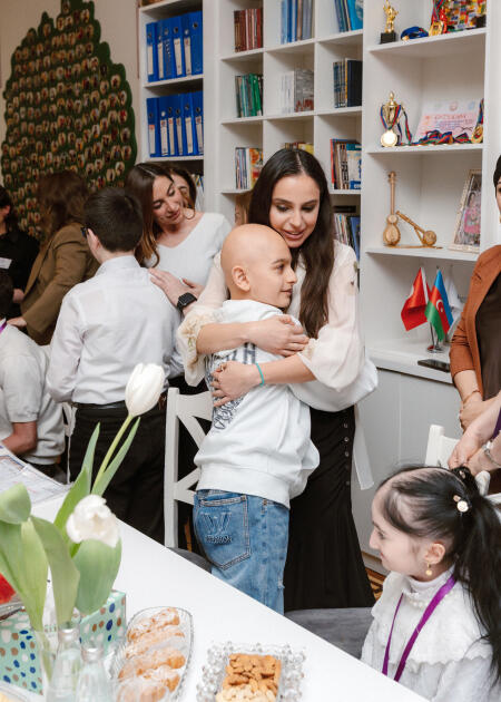 Leyla Əliyeva, Arzu Əliyeva və Alena Əliyeva “Yaşama Dəstək” Mərkəzində olublar