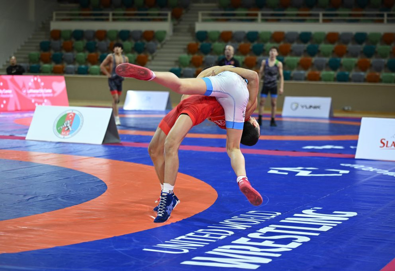Определились первые финалисты юношеского чемпионата Азербайджана по борьбе