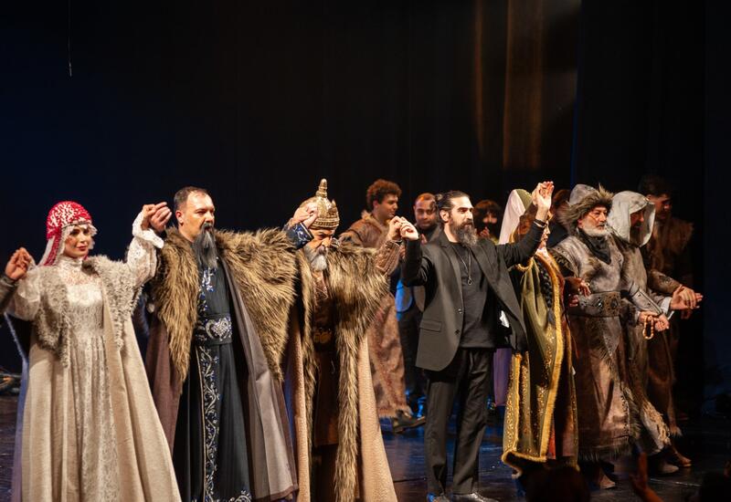 День национального театра Азербайджана отметили исторической премьерой и церемонией награждения