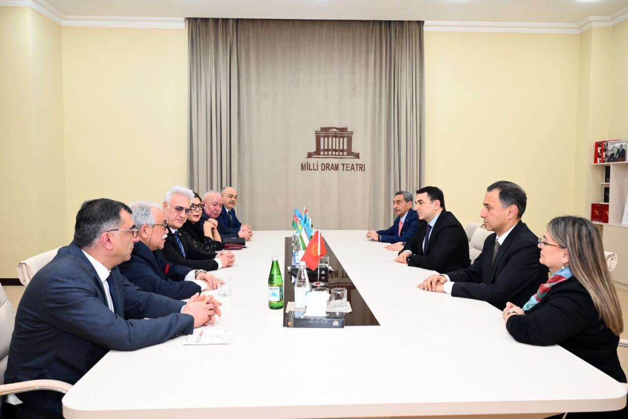 Адиль Керимли встретился с представителями театров тюркского мира