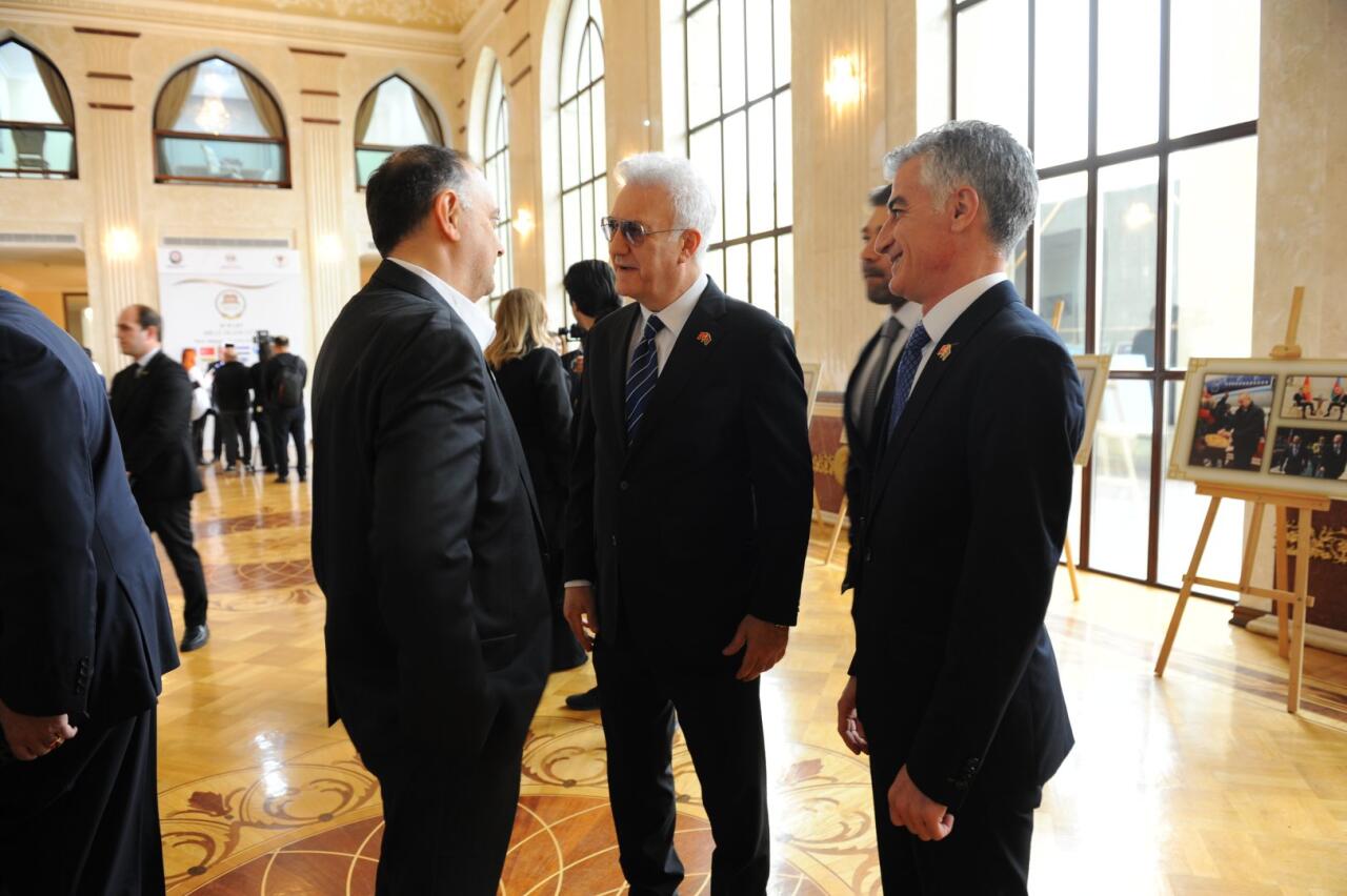 День национального театра Азербайджана отметили исторической премьерой и церемонией награждения