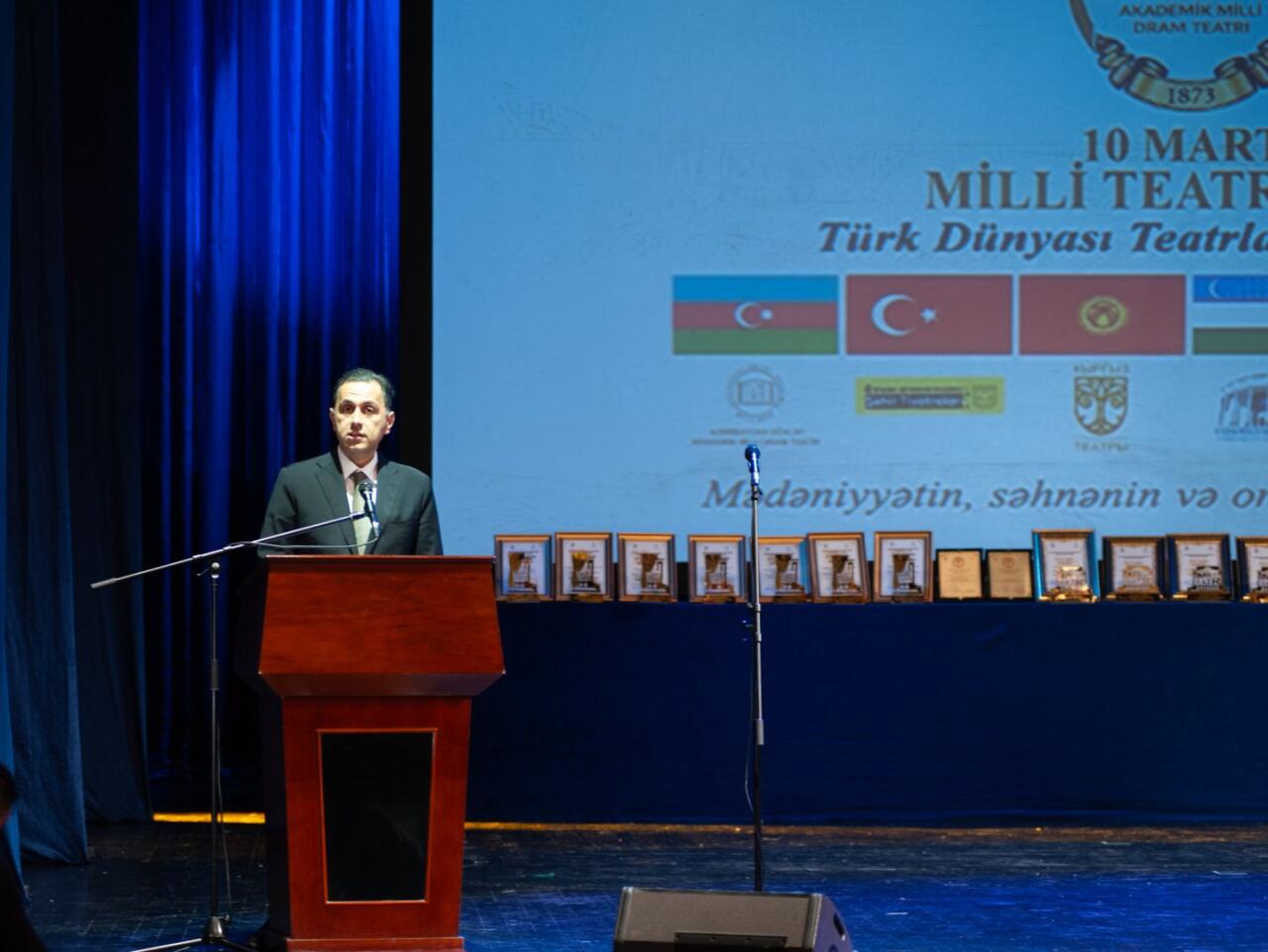 День национального театра Азербайджана отметили исторической премьерой и церемонией награждения