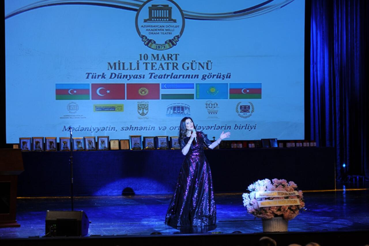 День национального театра Азербайджана отметили исторической премьерой и церемонией награждения