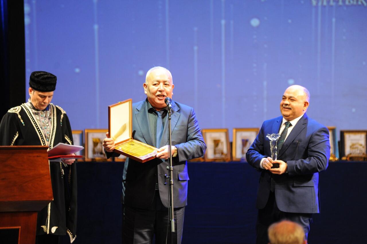 День национального театра Азербайджана отметили исторической премьерой и церемонией награждения