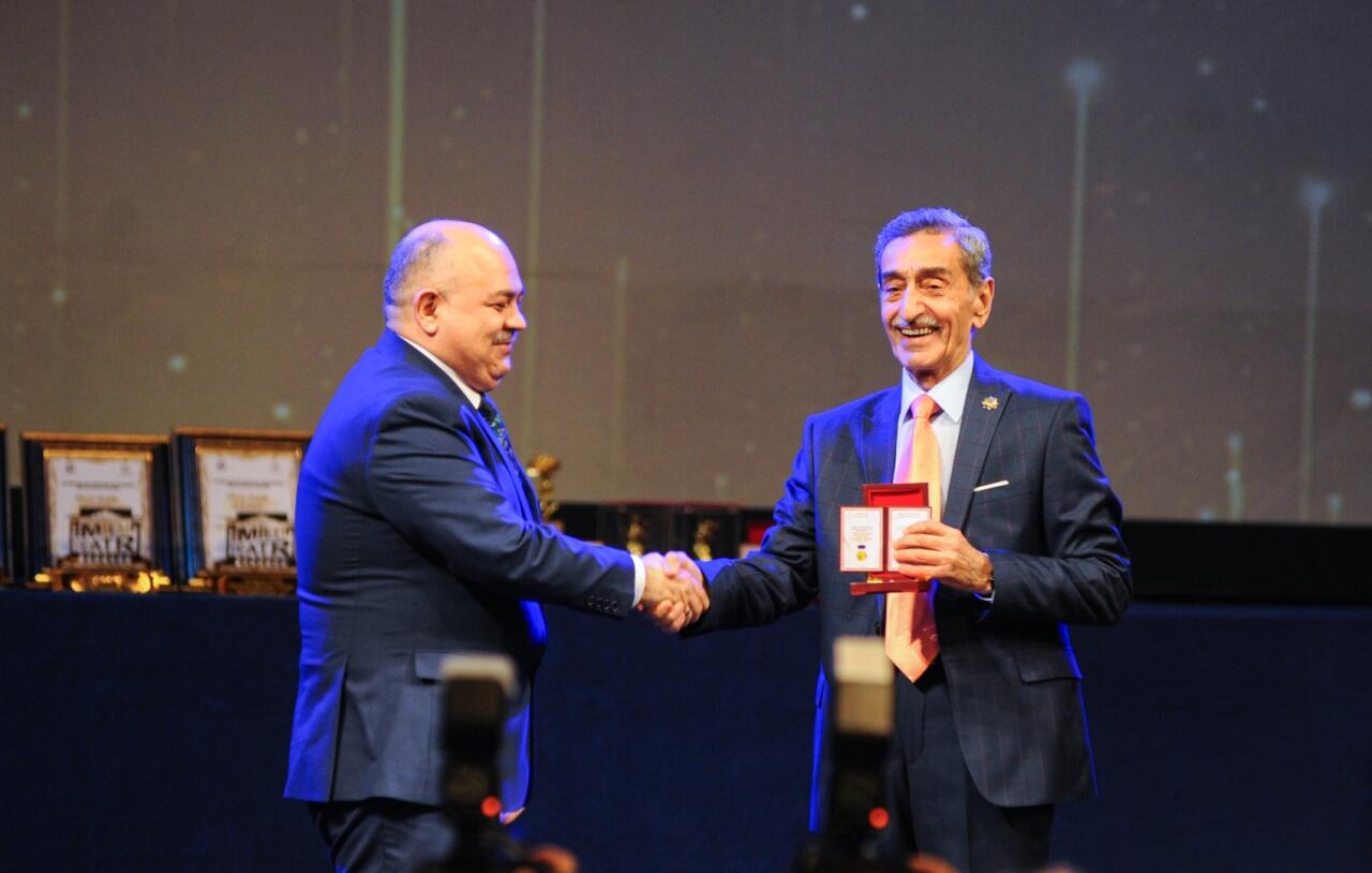 День национального театра Азербайджана отметили исторической премьерой и церемонией награждения