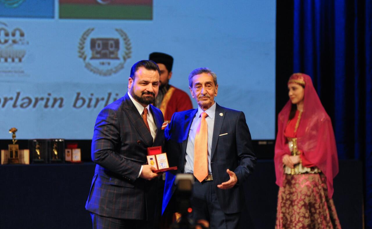 День национального театра Азербайджана отметили исторической премьерой и церемонией награждения