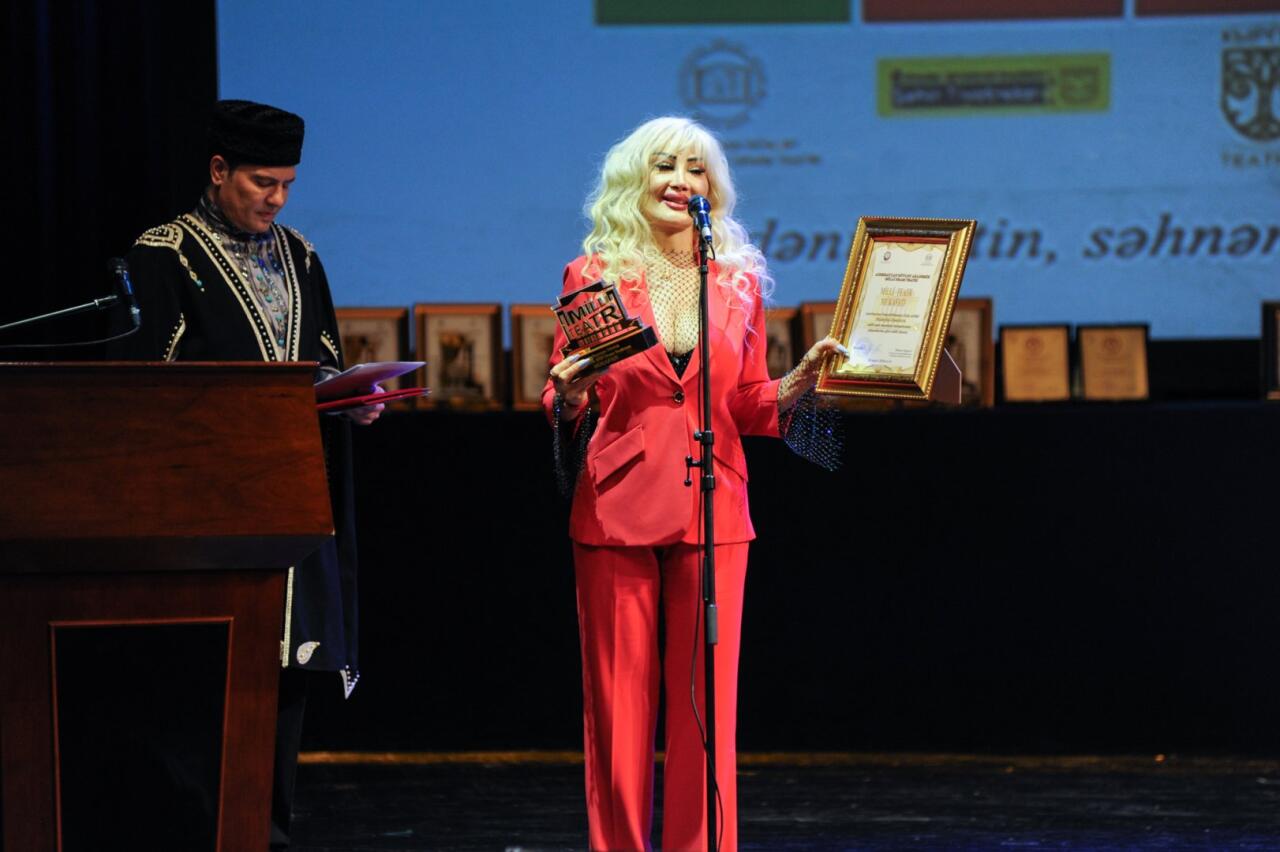 День национального театра Азербайджана отметили исторической премьерой и церемонией награждения