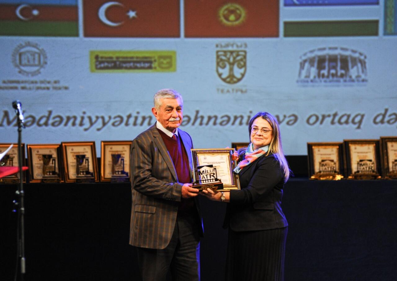 День национального театра Азербайджана отметили исторической премьерой и церемонией награждения