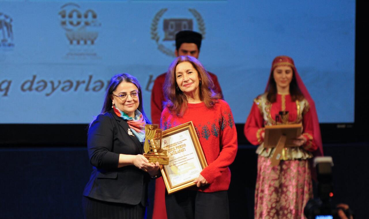 День национального театра Азербайджана отметили исторической премьерой и церемонией награждения