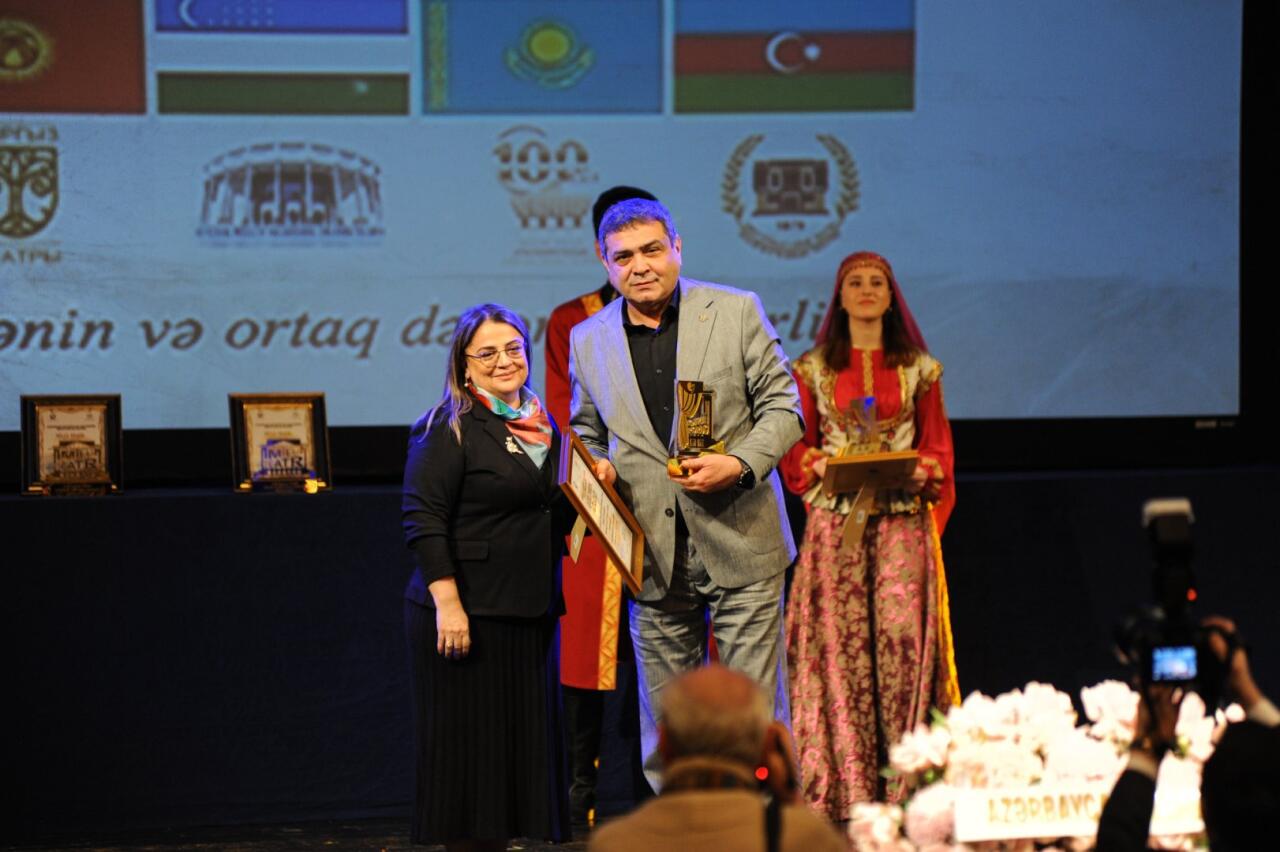 День национального театра Азербайджана отметили исторической премьерой и церемонией награждения