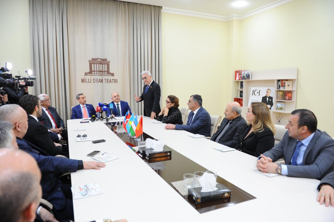 День национального театра Азербайджана отметили исторической премьерой и церемонией награждения