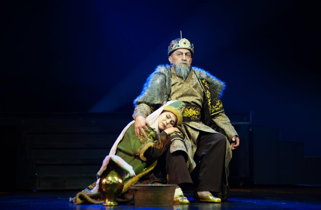 День национального театра Азербайджана отметили исторической премьерой и церемонией награждения