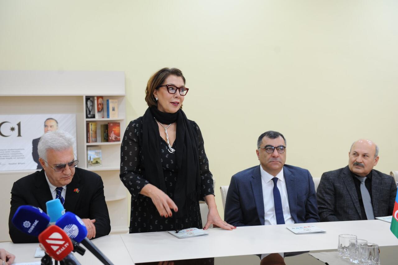 День национального театра Азербайджана отметили исторической премьерой и церемонией награждения