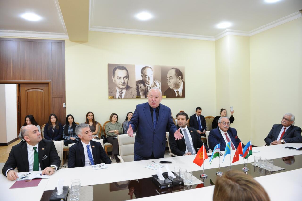 День национального театра Азербайджана отметили исторической премьерой и церемонией награждения